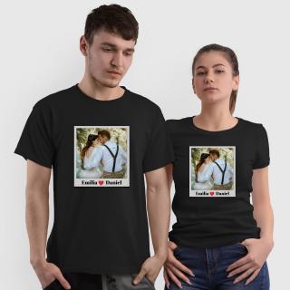Set de 2 tricouri negre din bumbac personalizat pentru cuplu cu fotografie si numele cuplului