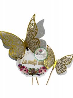Set de toppere de tort cu stegulet cu La multi ani si floricele si 2 fluturi aurii dublati cu argintiu