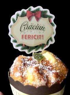 Stegulet cu Craciun fericit si coronita cu fundita