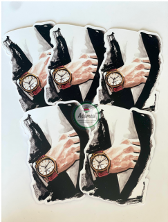 Topper frontal cu barbat in costum negru si ceas la mana
