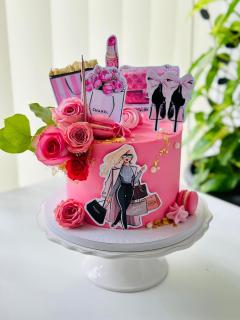 Topper frontal de tort cu diva la shopping