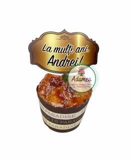 Topper tort cu stegulet tip placheta aurie cu La multi ani, Andrei