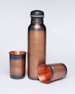 Set cadou vase de cupru gravate pentru apa Asteya - Antique Sticla 950ml + 2 pahare x 330ml