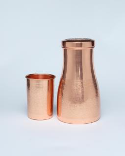Set cadou vase de cupru gravate pentru apa Asteya - Oriental Carafa 950ml + Pahar 330ml