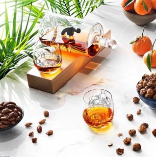 Decantor Sticla cu Ciocan in Interior + 2 Pahare  Suport Lemn Kitchen