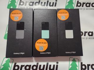 Cutie Originala Samsung Galaxy Z Flip5 Ambalaj Premium Fara Accesorii