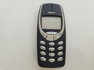 Telefon Nokia 3310 folosit cu carcasa albastra clasica