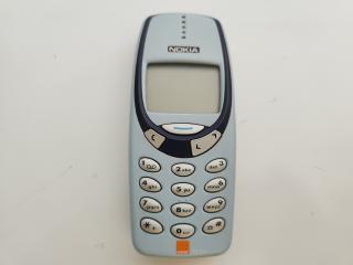 Telefon Nokia 3310 folosit cu carcasa albastru deschis