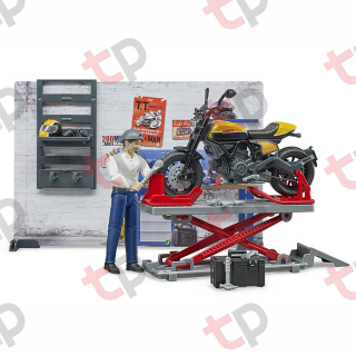 Jucarie - Set atelier de service cu motociclete Ducati, Figurina mecanic si accesorii 2020 62102 Bruder