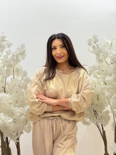 Bluza aurie cu flori pe umar