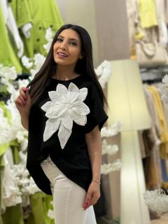 Bluza cu aplicatie florala 3D