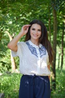 Bluza cu broderie albastra din bumbac