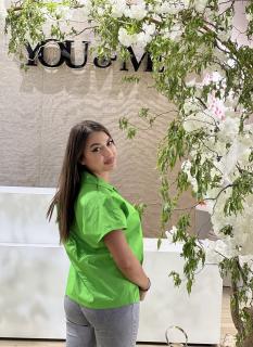 Bluza verde cu albina