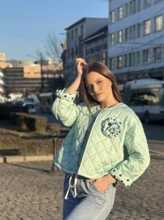 Geaca cu floare in piept