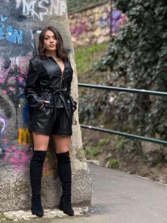 Jacheta neagra cu fermoar si detaliu ursulet