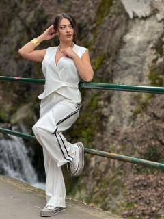 Pantaloni cu dunga si elastic in talie