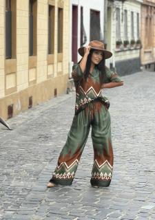 Pantaloni cu flori