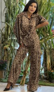Pantaloni cu imprimeu animal print si buzunare laterale