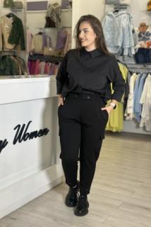 Pantaloni negrii cu buzunare si nasturi