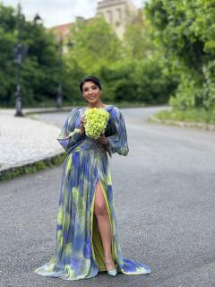 Rochie in degradee cu pietricele aplicate
