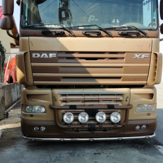 Bara leduri sub masca fata, Daf XF 105