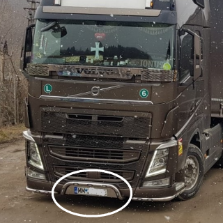 Bara leduri sub masca fata, suportul cu numar, mijloc, Volvo Euro 6