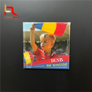 Magnet Tricolor cu poza, nume si textul   Hai Romania   ,   Pentru Cei cu Sufletul in Peluza