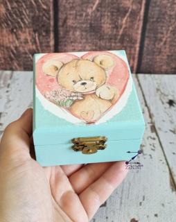 Cutie pastel cu ursulet si inimioara