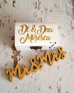 Cutiuta verighete din lemn cu nume familie, cu pernuta din satin catifelat - personalizata