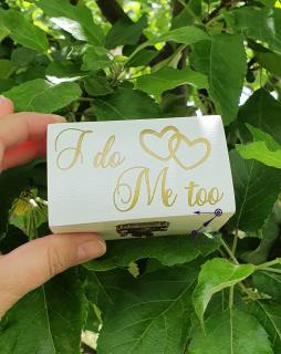 Cutiuta verighete din lemn I do Me too, cu pernuta din satin catifelat - personalizata
