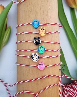 Martisor pentru copii: bratara cu bufnite colorate