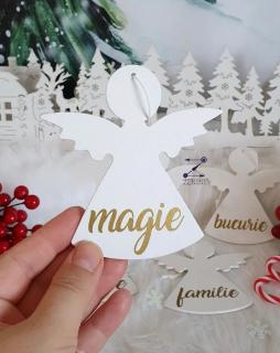 Ornament ingeras din lemn personalizat