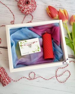 Set cadou 8 Martie: esarfa eleganta, martisor din argint si lumanare din ceara naturala de albine