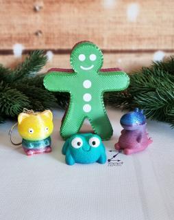 Set cadou de Craciun pentru copii: jucarii animalute printate 3D, breloc si cutiuta cu bomboane cadou