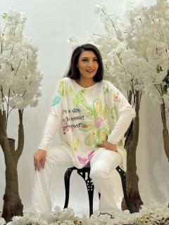 Bluza alba cu floare si fluturi