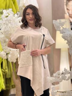 Bluza bej asimetrica din bumbac cu buzunar perforat si floare aplicata