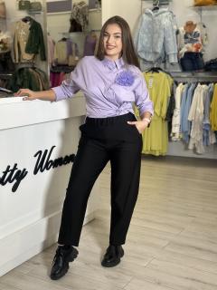 Pantaloni negri cu dunga