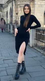 Rochie midi neagra din tricot cu gat inat