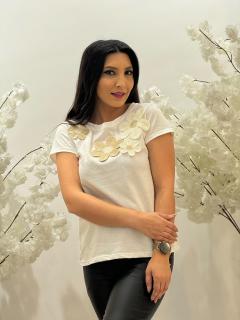 Tricou alb din bumbac cu flori bej tricotate