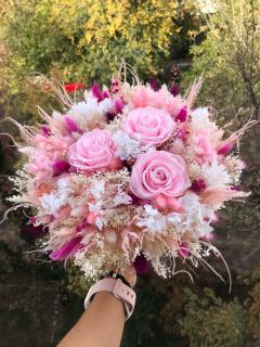 Buchet flori cu trandafiri roz criogenati