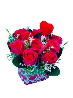 Aranjament cu trandafiri in cutie inima (Rosu)