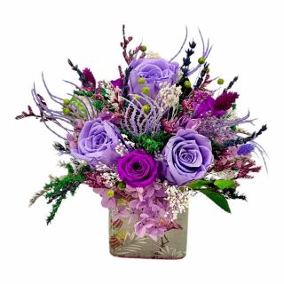 Aranjament floral mov,  cu trandafiri criogenati, hortensii stabilizate si detalii atent lucrate ,   rafinament ce dureaza ani!