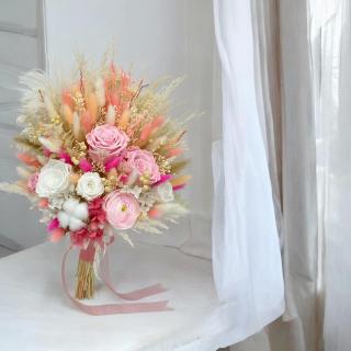Buchet Boho Diafan cu Trandafiri si Bujori Criogenati, Plante Uscate si Pene  decorative de Strut