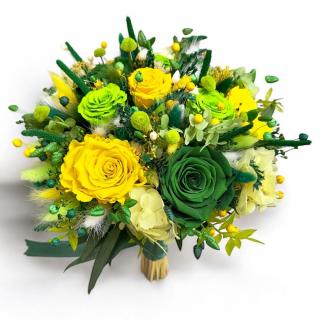 Buchet flori  rezistent, cu 11 trandafiri criogenati, hortensie,plante stabilizate delicate , ideal pentru ocazii speciale