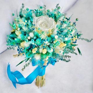 Buchet  personalizabil cu trandafiri criogenati si flori  naturale uscate