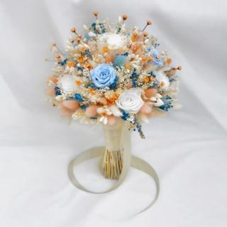 Buchet personalizabil cu trandafiri naturali criogenati si flori naturale uscate si criogenate