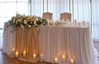 Inchiriere aranjament floral central + lumanari LED pentru prezidiu