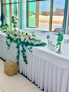 Inchiriere Prezidiu elegant pentru miri ,    decor nunta