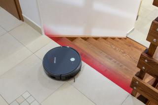 Robot de aspirare Concept VR3000, 28W, 14.4 V, Li-Ion, navigatie giroscopica, Negru