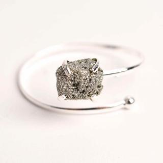 Bratara Metalica Argintie cu Piatra de Pirita, Eleganta si Prosperitate